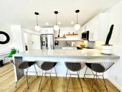 Location, Location, Location - Shadow Mountain Resort South Palm Desert 