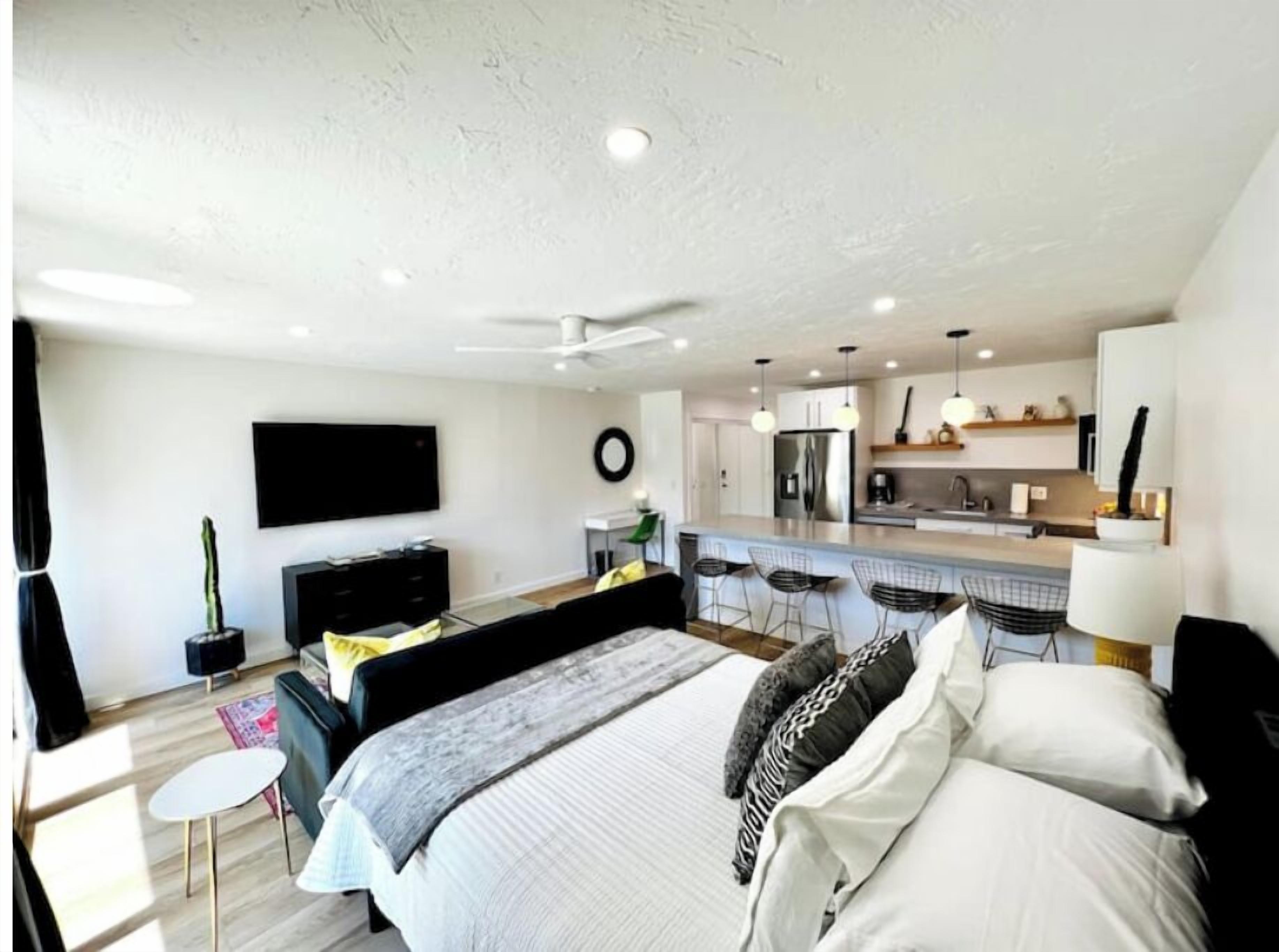 1 chambre, bureau, fer et planche à repasser, accès au Wi-Fi (inclus)