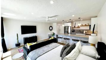 1 chambre, bureau, fer et planche à repasser, accès au Wi-Fi (inclus)