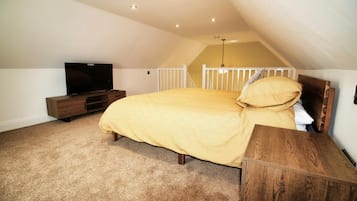1 bedroom, iron/ironing board, free WiFi, bed sheets