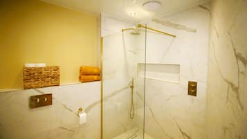 Vila | Kamar mandi | Shower, pengering rambut, dan handuk