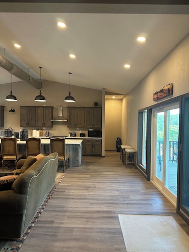 Escape to Little Oak Farm, a peaceful retreat in Fall River, KS. 