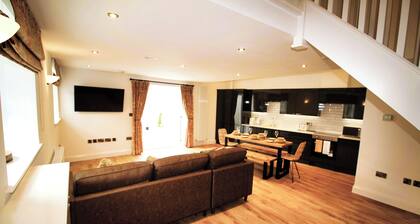 Newly Refurbished Cottage - Sleeps 4 - Central