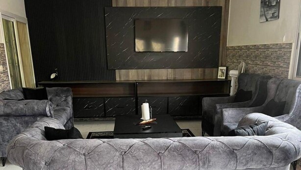 TV - Sendou Cabano Villa Sleeps 6 with Parking (Sendou)