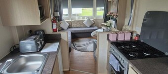 3 Bed Caravan Sleeps 6 with Free Parking