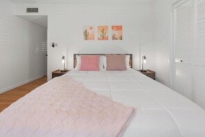 4 bedrooms, desk, travel crib, free WiFi