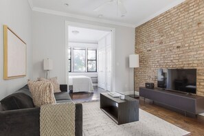 2 室のベッドルーム、アイロン / アイロン台、WiFi、ベッドシーツ