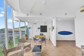 Reception - Surfo House (Tamarindo)