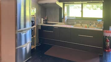 Fridge, microwave, stovetop, cookware/dishes/utensils