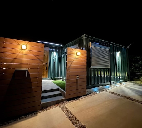Exterior. Minamiizu Container House Hotel / Kamogun Shizuoka