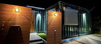 Minamiizu Container House Hotel / Kamogun Shizuoka