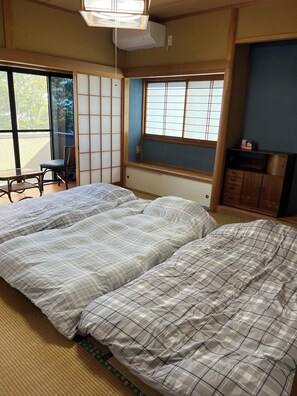 4 habitaciones, escritorio, tabla de planchar con plancha y wifi gratis