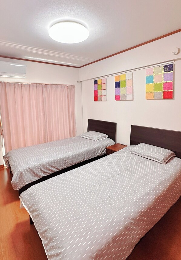 3 bedrooms, desk, iron/ironing board, free WiFi