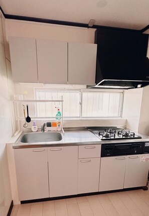 Fridge, microwave, stovetop, cookware/dishes/utensils