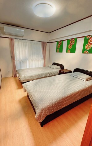 2 bedrooms, desk, iron/ironing board, free WiFi