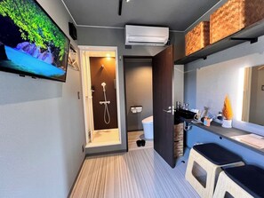 Sèche-cheveux, serviettes fournies