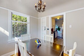 Dining - Charming 3 story home, with a W/D & Wifi, located near Seattle-Bremerton ferry (Bremerton)