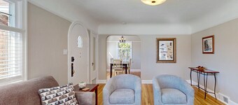 Charming 3 story home, with a W/D & Wifi, located near Seattle-Bremerton ferry