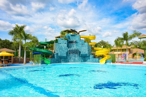 3 outdoor pools - Kabaleyan Cove Resort powered by Cocotel (San Carlos)