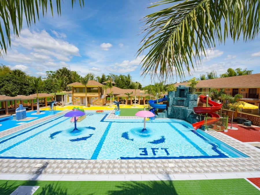 3 outdoor pools