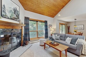 TV, fireplace, DVD player, stereo