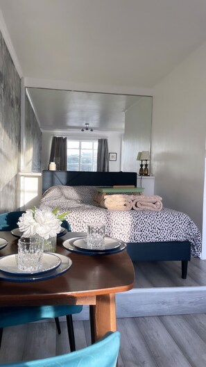 1 sovrum, strykjärn/strykbräda, wi-fi och sängkläder