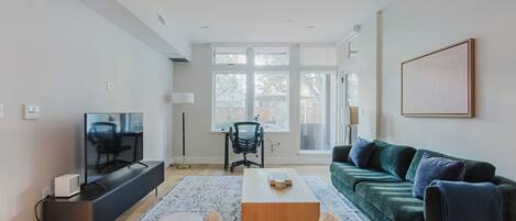 Télévision, chaîne hi-fi