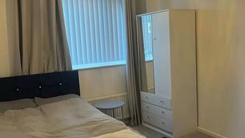 House | 3 bedrooms, free WiFi, bed sheets