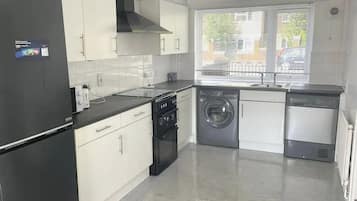 House | Private kitchen | Fridge, microwave, oven, stovetop