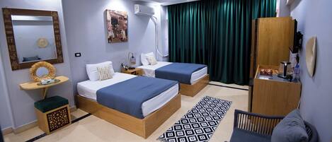 Kahden hengen deluxe-huone (kaksi sänkyä), parveke, vuoristonäköala | Työpöytä, ilmainen Wi-Fi