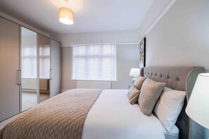 4 chambres, fer et planche à repasser, draps fournis