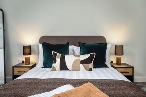 2 bedrooms, desk, iron/ironing board, WiFi