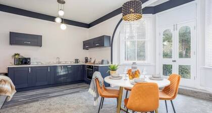 Stylish 2 bed, 2 bath, Ground apartment
