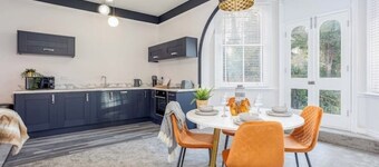 Stylish 2 bed, 2 bath, Ground apartment