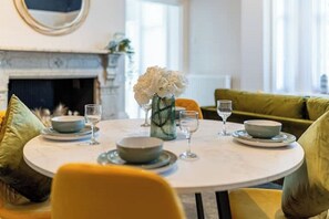 Dining - Stylish 2 bed, 2 bath, ground floor apartment

 (GRIMSBY)