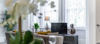 Stylish 1 bed, 1 bath, 1st floor apartment