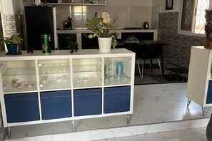 Fridge, microwave, oven, stovetop - Sendou Cabano Villa Sleeps 6 With Parking (Sendou)