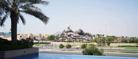 حمام سباحة
