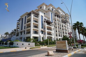 Exterior - Yas Bliss - Cozy 2BR Apartment (Abu Dhabi)
