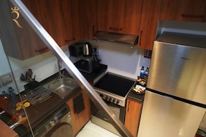 Coffee/tea maker, fridge, microwave, oven
