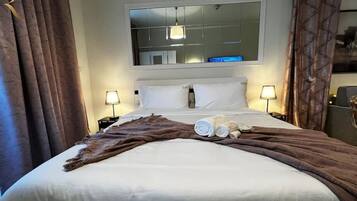 1 slaapkamer, een strijkplank/strijkijzer, reisbedje, wifi