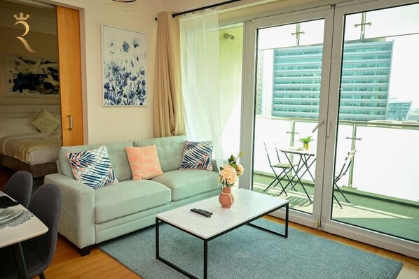 Fernseher, DVD-Player, Stereoanlage