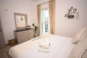 1 bedroom, iron/ironing board, travel crib, WiFi - Charming Rossa 1BR Getaway (Abu Dhabi)