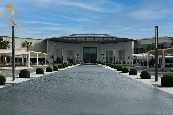 Experience the vibrant yet peaceful charm of Yas Island`s surroundings