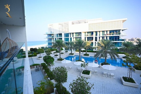 Pool. Sandy Beach 1BR Saadiyat Island.