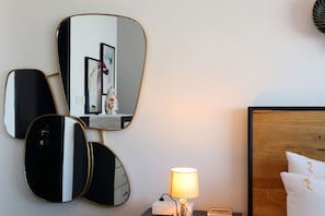 1 habitación, tabla de planchar con plancha, cuna de viaje y wifi 
