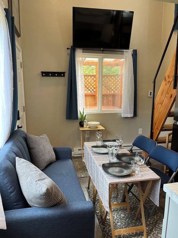 Charming Tiny House With Hot Tub And Big Fenced Yard! Private Location! - Arcata, CA