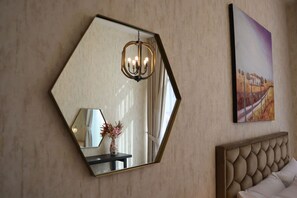 1 habitación, tabla de planchar con plancha, cuna de viaje y wifi 