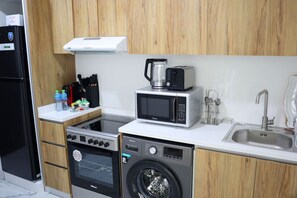 Cook in style! Our fully equipped luxury kitchen has everything you need for a gourmet experience. - City Nest - 2BR apartment. (Abu Dhabi)