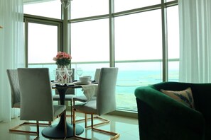 Dining - Skyline 1BR Apartment Al Reem (Abu Dhabi)